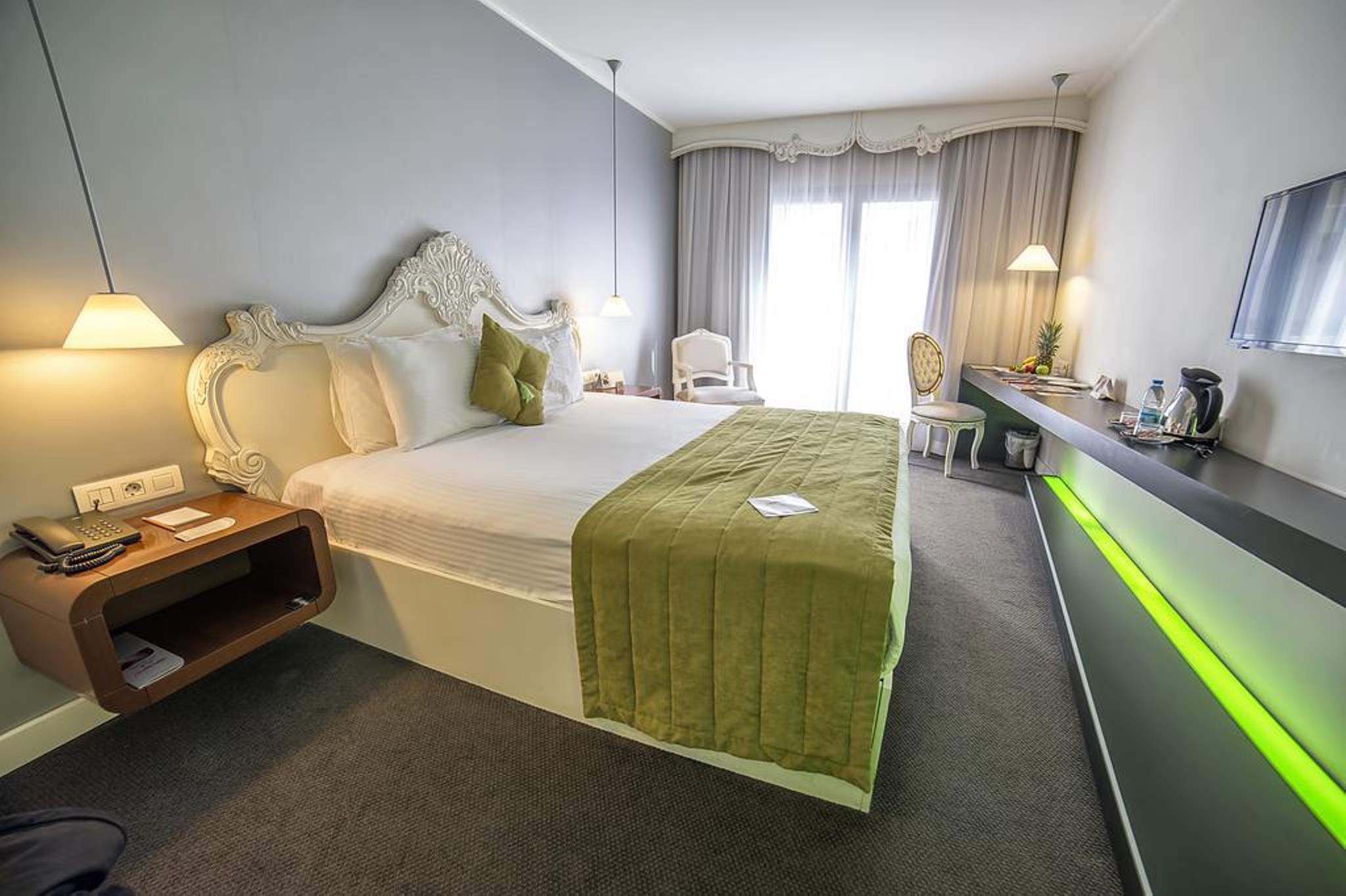Hotel Beyond Измир Екстериор снимка